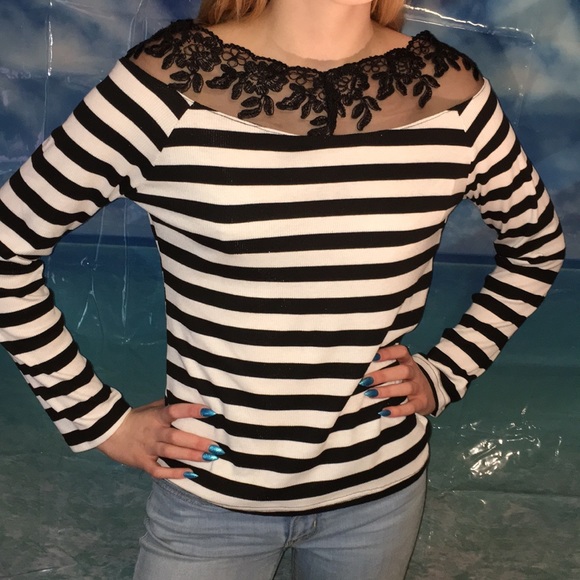 Sexy Half Shoulder Blouse - Picture 2 of 4